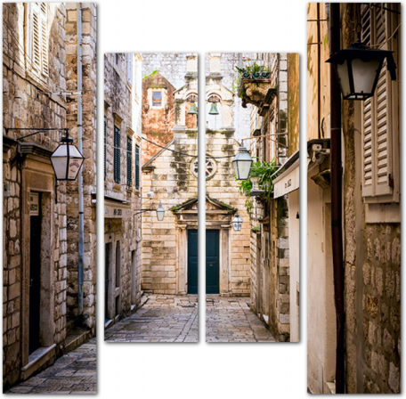 Узкая улица старого города Дубровника. Хорватия