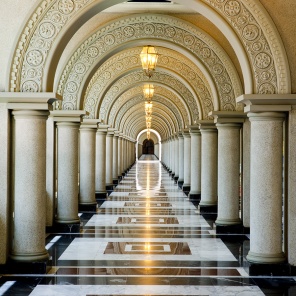 Длинный коридор