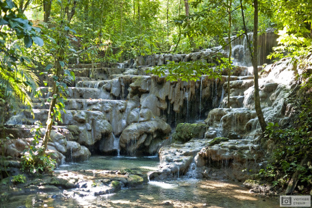 Водопад в джунглях Никарагуа