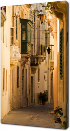 Тихий переулок в Мальтийском городе Рабат