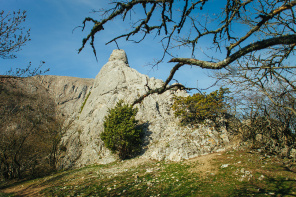 Обнаженные склоны гор в Крыму