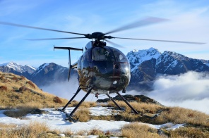 Вертолет на вершине горы