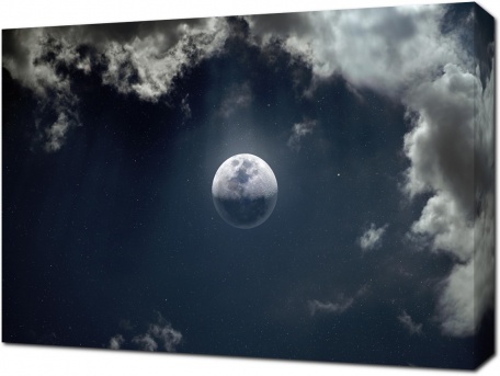 Далекая Луна в облаках