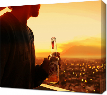 Бутылка пива во время заката
