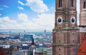 Фрауэнкирхе часы в Мюнхене, Бавария, Германия