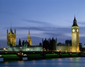 Здание парламента и Биг-Бена в Лондоне. Англия