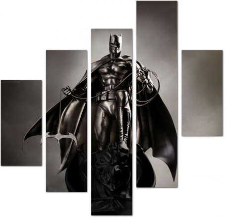 Бэтмен на вершине статуи