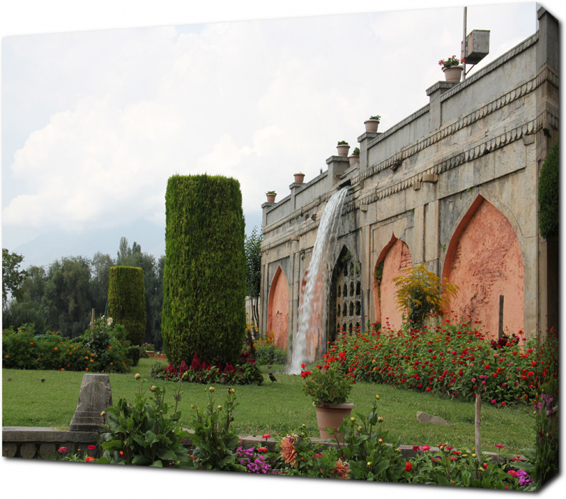 Цветущий сад в Кашмире