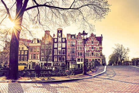 Амстердам в солнечный день