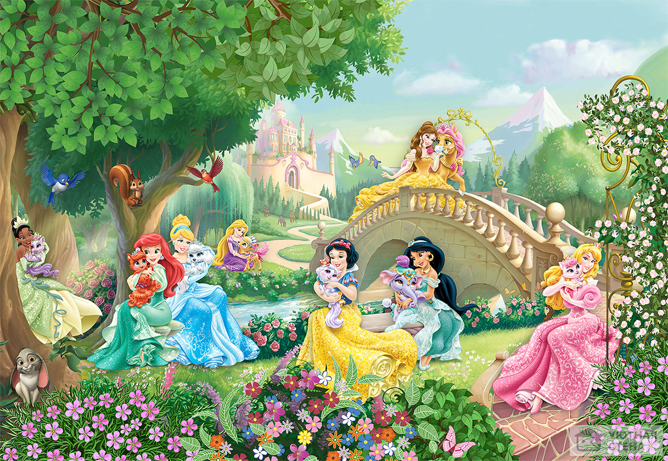 Диснеевские принцессы в саду