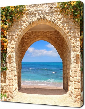 Каменная арка с видом на пляж