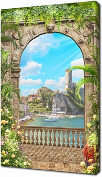 Зеленая арка террасы с видом на замок у моря
