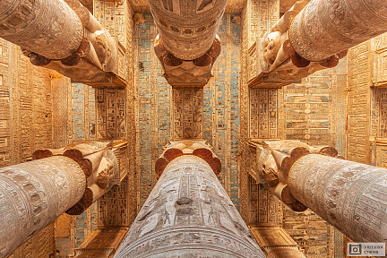 Фотообои Каменные колонны украшенные Египетскими письменами