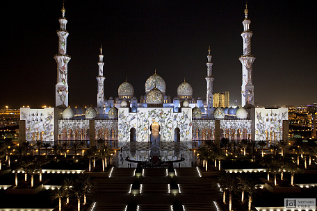 Мечеть Шейха Зайеда ночью, Абу-Даби
