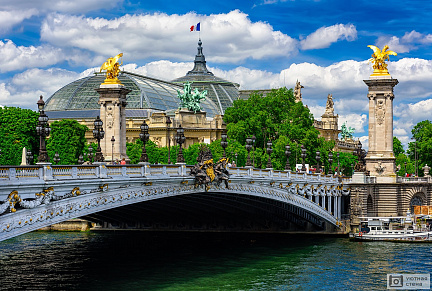 Фотообои Мост Александра III над рекой Сеной в Париже. Франция