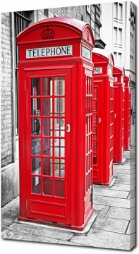 Красные телефонные будки Лондона на черно-белой фотографии