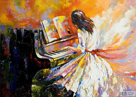 Девушка играет на фортепиано