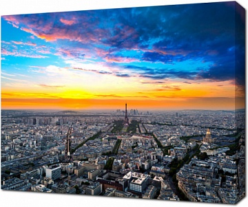 Вид с высоты на Париж на закате. Франция