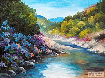 Распустившиеся цветы вдоль реки