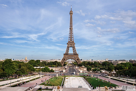 Красивый вид на Эйфелеву башню. Франция
