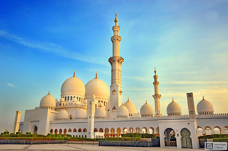 Мечеть шейха Зайеда на закате в Абу-Даби. ОАЭ