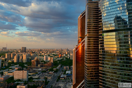 Фотообои Москва-Сити в лучах солнца