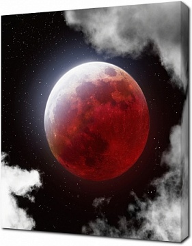 Кровавая луна в облаках