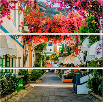 Цветущая улица в Пуэрто-де-Моган, Испания