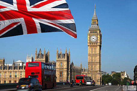 Британский флаг на фоне Биг-Бена. Лондон. Англия