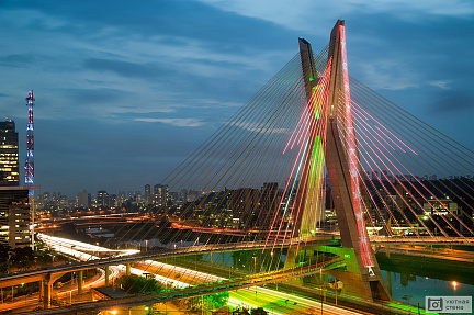 Фотообои Красочный мост в городе Сан-Паулу, Бразилия