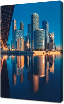 Москва-Сити отражается в Москве-реке