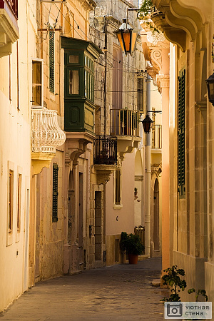 Тихий переулок в Мальтийском городе Рабат