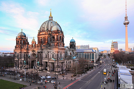 Фотообои Берлинский кафедральный собор в лучах солнца