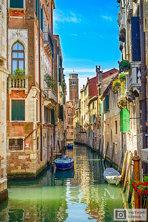 Фотообои Узкий канал Венеции