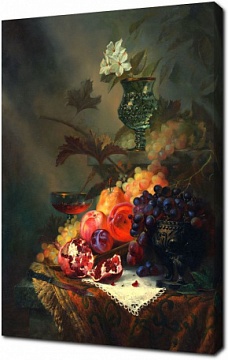 Роскошный натюрморт с виноградом и фруктами