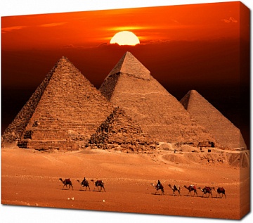 Пирамиды и заходящее солнце