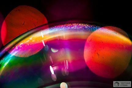 Яркие блики на мыльном пузыре