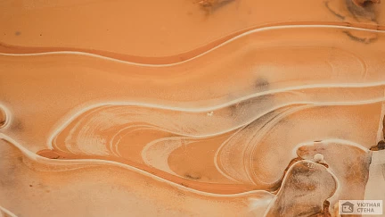 Разводы на оранжевой воде