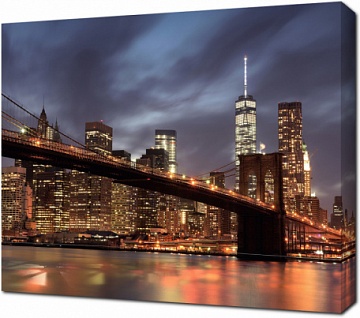 Бруклинский мост на фоне ночных небоскребов, Манхэттен, Нью-Йорк, США
