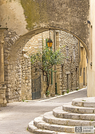 Каменная улица в Провансе