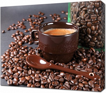 Коричневая чашка с кофе