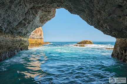 Вид из затопленной пещеры