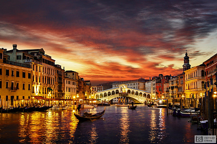 Мост Риальто в Венеции на закате