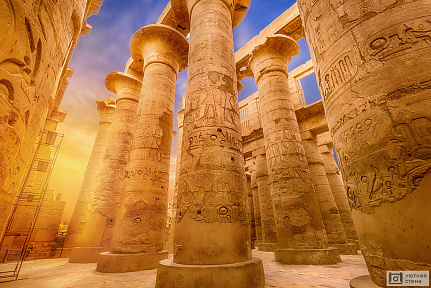 Колонны Египта с иероглифами