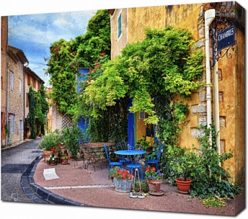 Красивая улица в Виль-сюр-Озон. Прованс. Франция