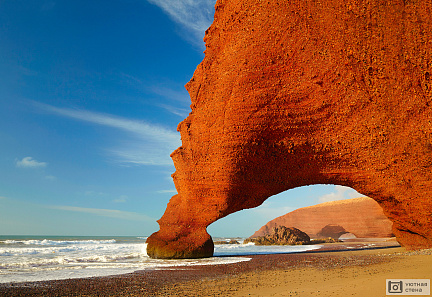 Песчаная арка на побережье Марокко