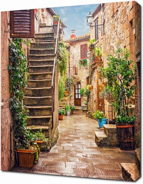 Улочка в старом городке Тоскана. Италия