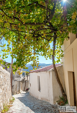 Узкая улица в старом городе Ретимно. Греция. Крит