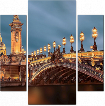 Ночные фонари моста Александра III в Париже. Франция