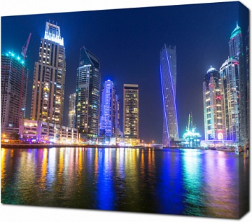 Светящиеся в ночи небоскребы Дубай. ОАЭ